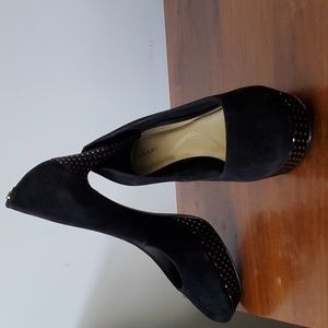 Tahari shoes 8 Med black studded suede heels